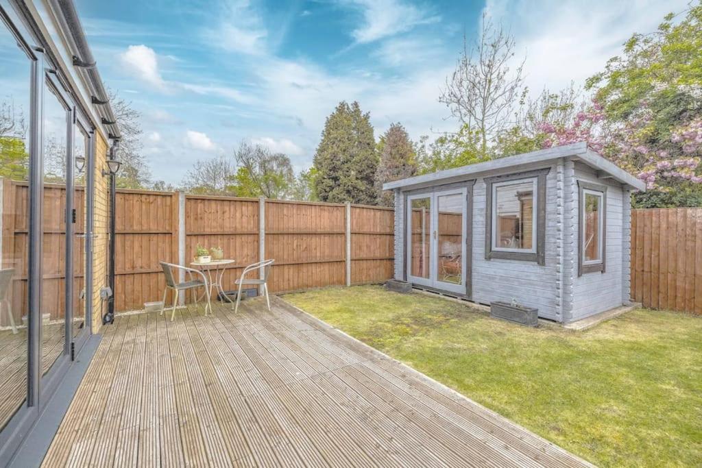 Central Windsor, 5 Mins To Legoland, Driveway Exterior photo